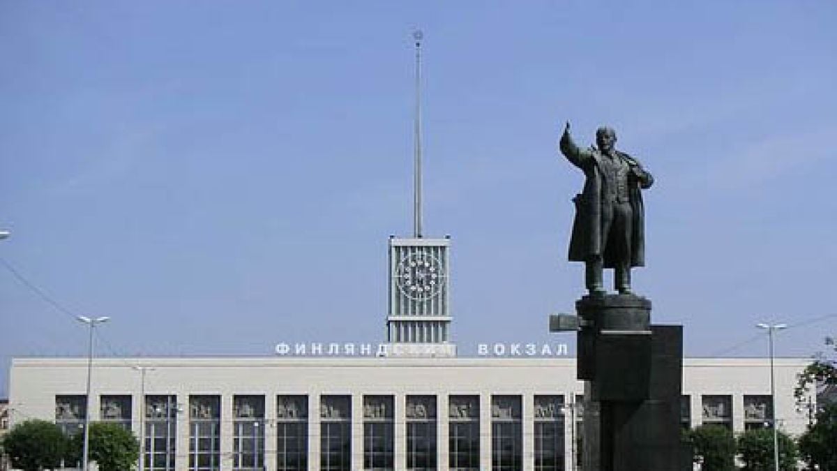 Взрив повреди паметник на Ленин в Санкт Петербург
