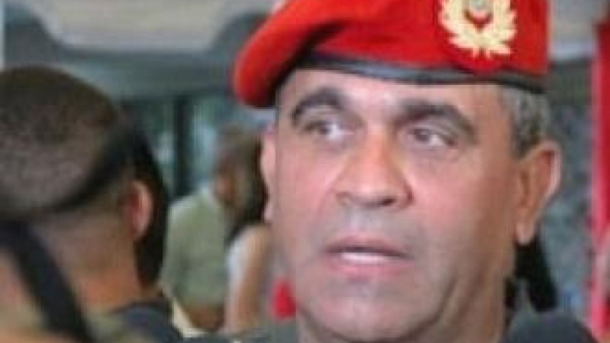 Арестуваха бивш венецуелски министър на отбраната
