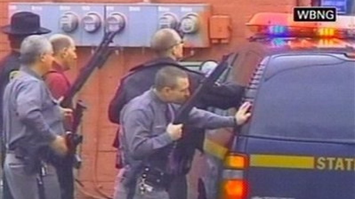 Четирима убити при стрелба в щата Ню Йорк
