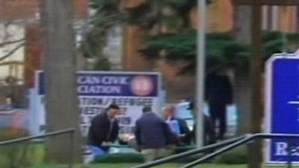 Все още може да има престъпник и заложници в имиграционния център в САЩ