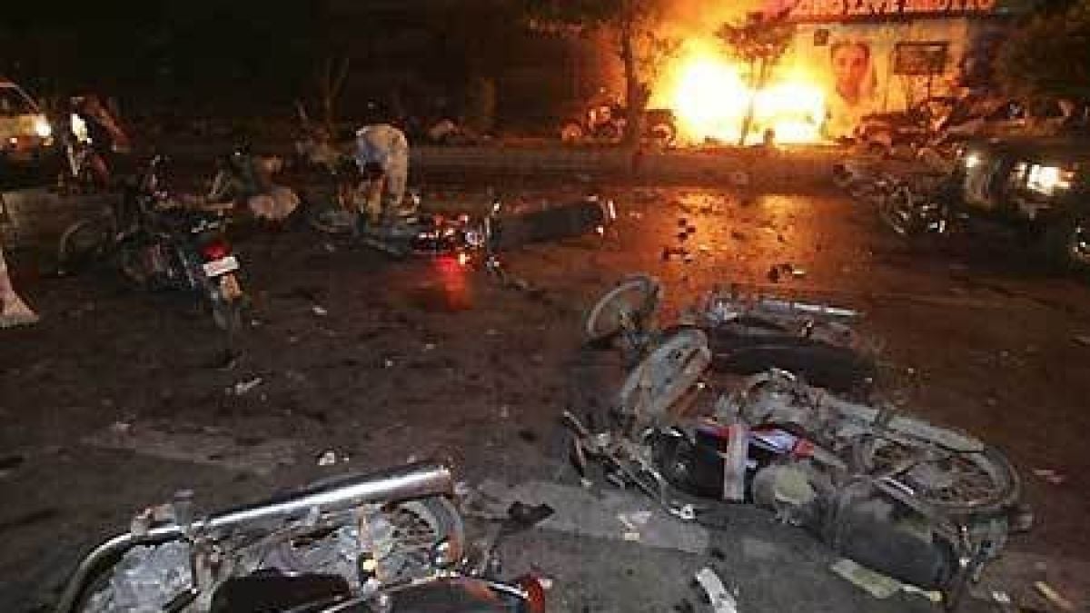 Взривиха полицейски участък в Пакистан, 8 загинали