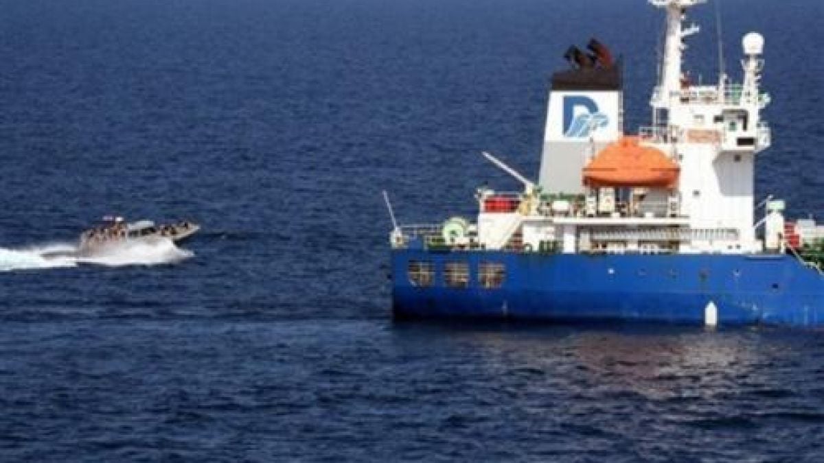 Канадски кораб предотврати атака на пирати в Арабско море 
