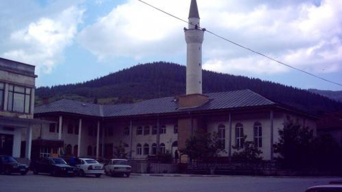В Сърница превантивно свалиха забрадките