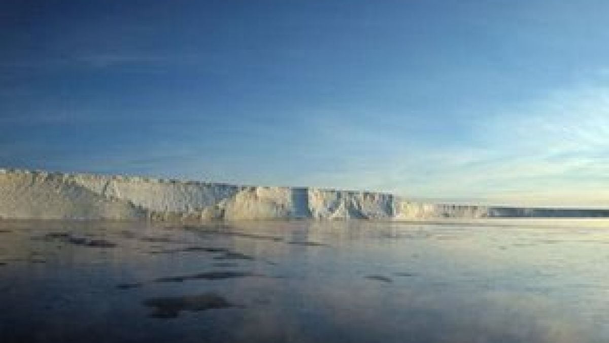 Дебелината на полярните ледове достигна исторически минимум