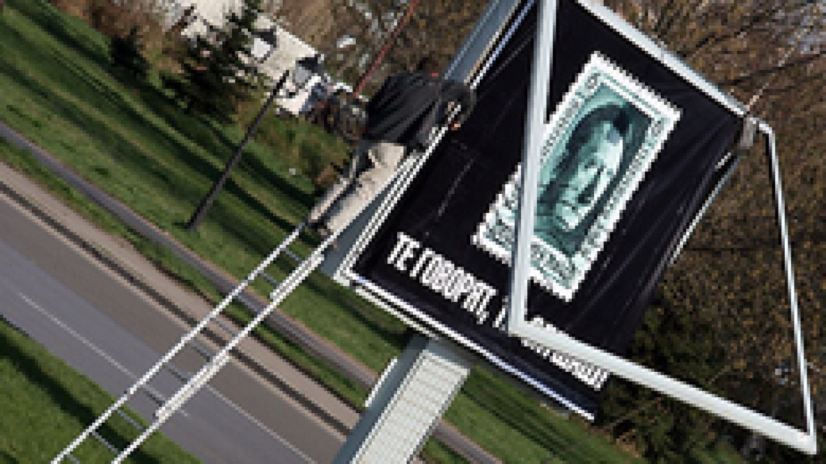 Билборд на Хитлер предизвика скандал 