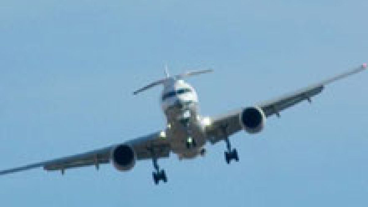 „Боинг 757” кацна аварийно в Москва