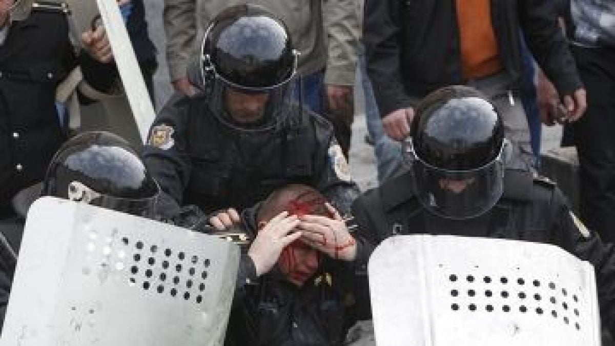 Около 100 полицаи пострадали в Кишинев
