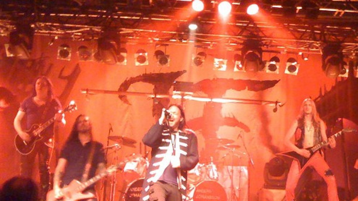 Фенове срещат метъл легендите Hammerfall в София 