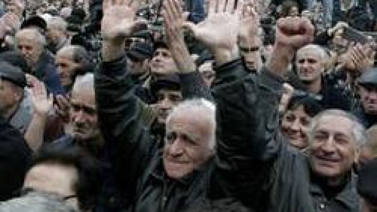 120 000 души протестират в Тбилиси