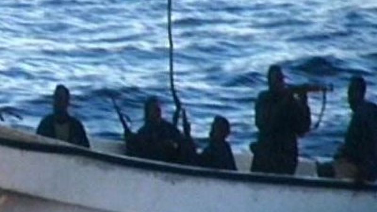 Гръцки кораби отбиха атаки на сомалийски пирати
