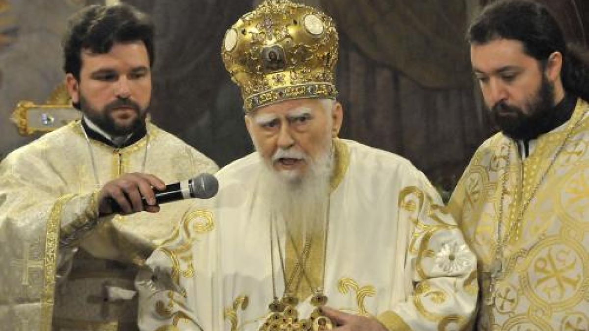 Благодатният огън пристигна в София 
