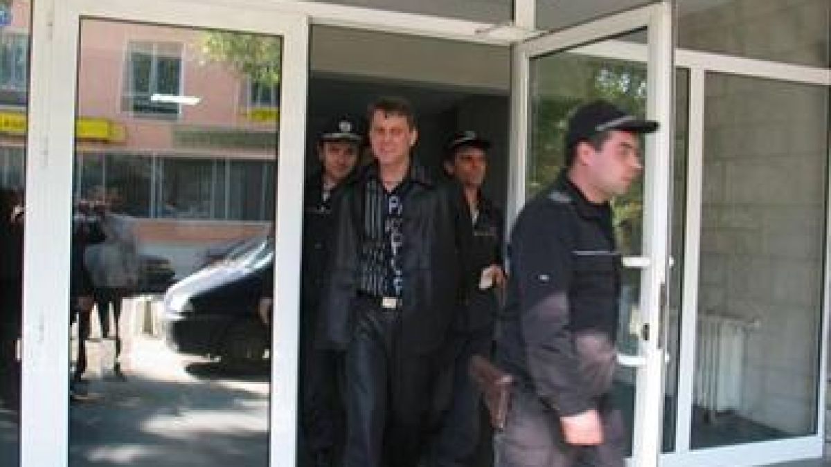 Взривиха къщата на осъден за убийство 