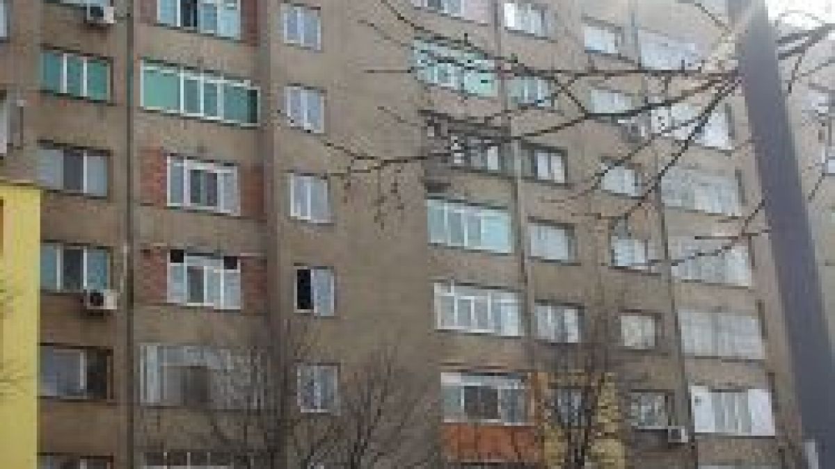 Панелките се сринаха с 30%