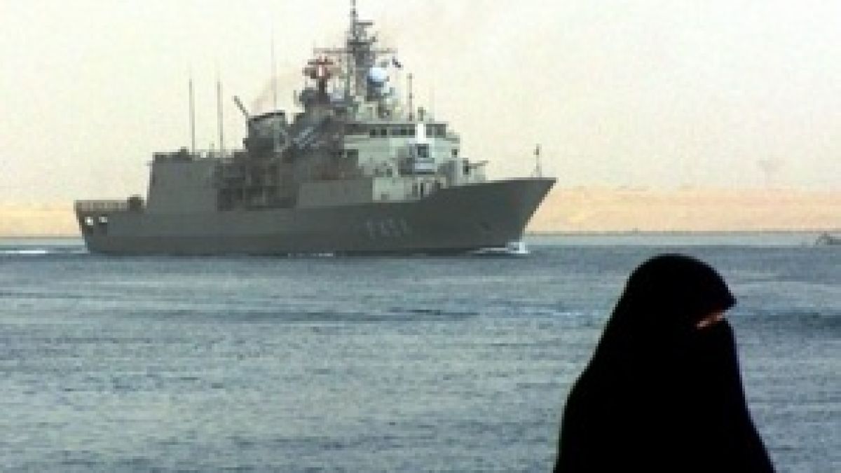 Отвлечените моряци си произвеждали вода на кораба