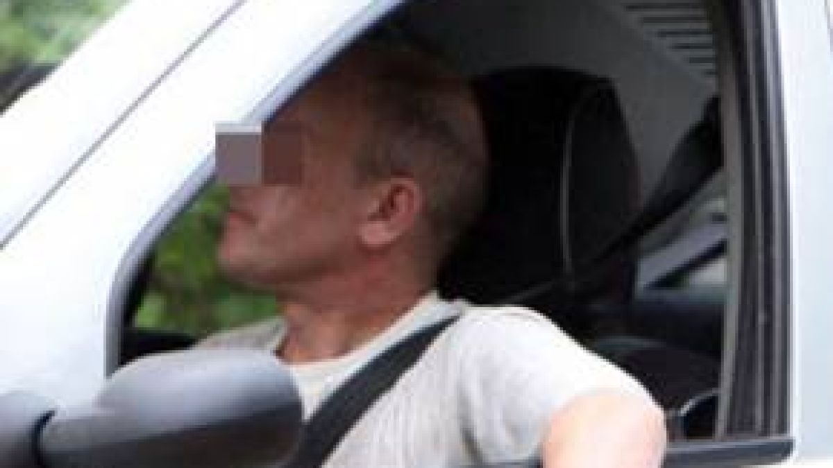 Таксист, приет в болница в алкохолна кома, бяга и вози клиенти
