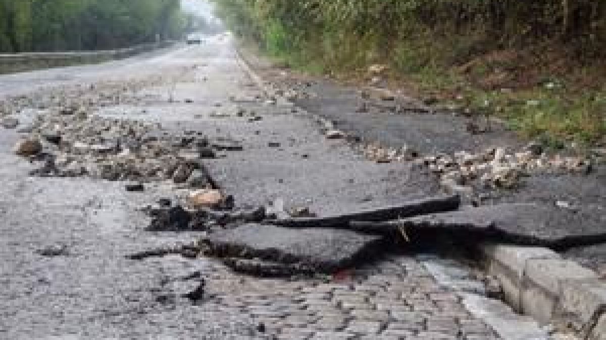 Деца редят камъни, предизвикват катастрофи