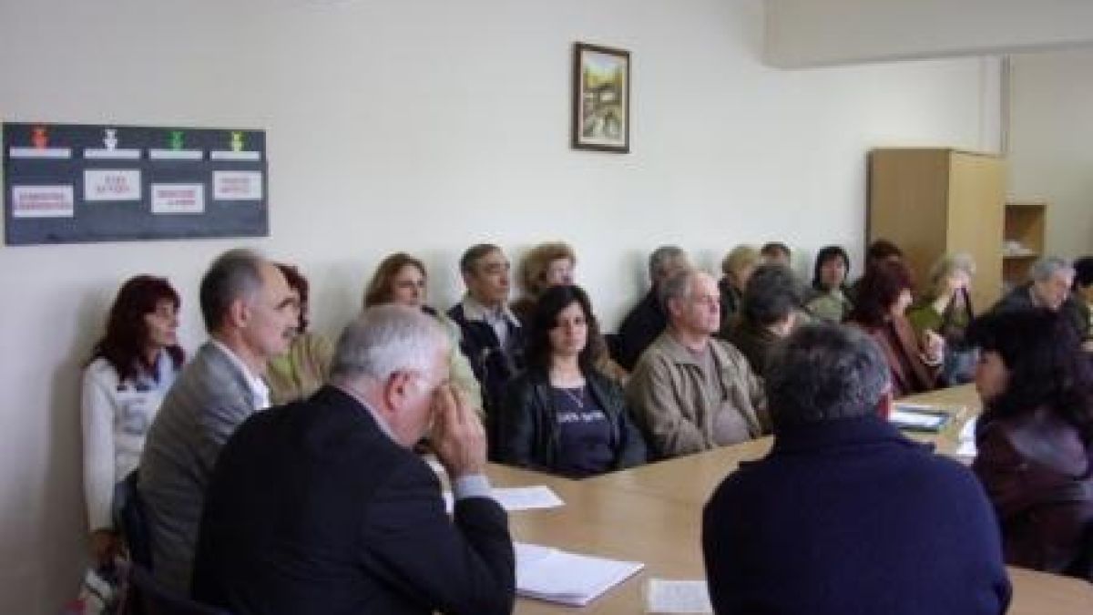 Даскали пируват с пари на ученици