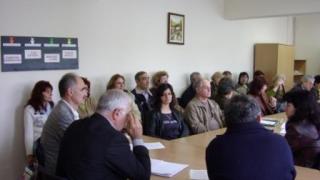 Даскали пируват с пари на ученици