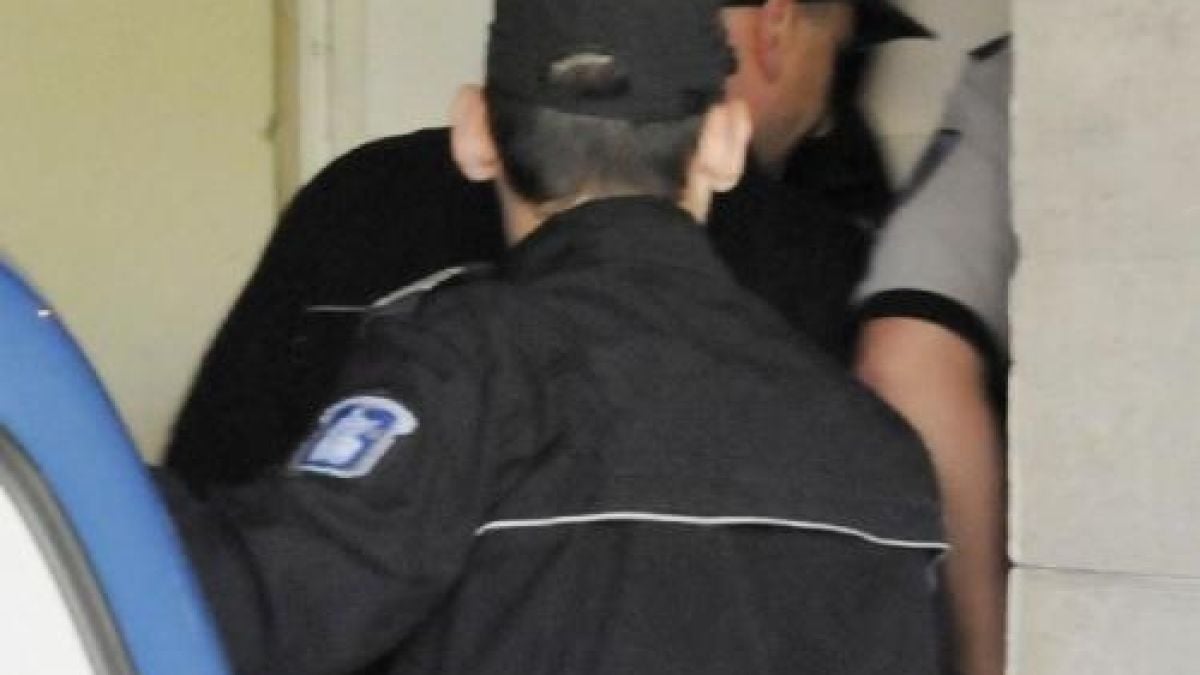 Обвиняват Митьо Очите и майка му за пране на пари 