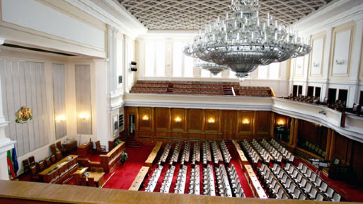 Нова комисия ще проверява декларациите на властта