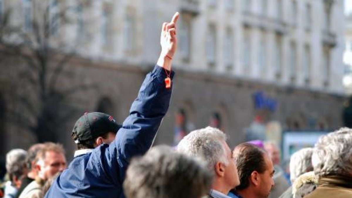 Задържаха двама от протестиращите металурзи 

