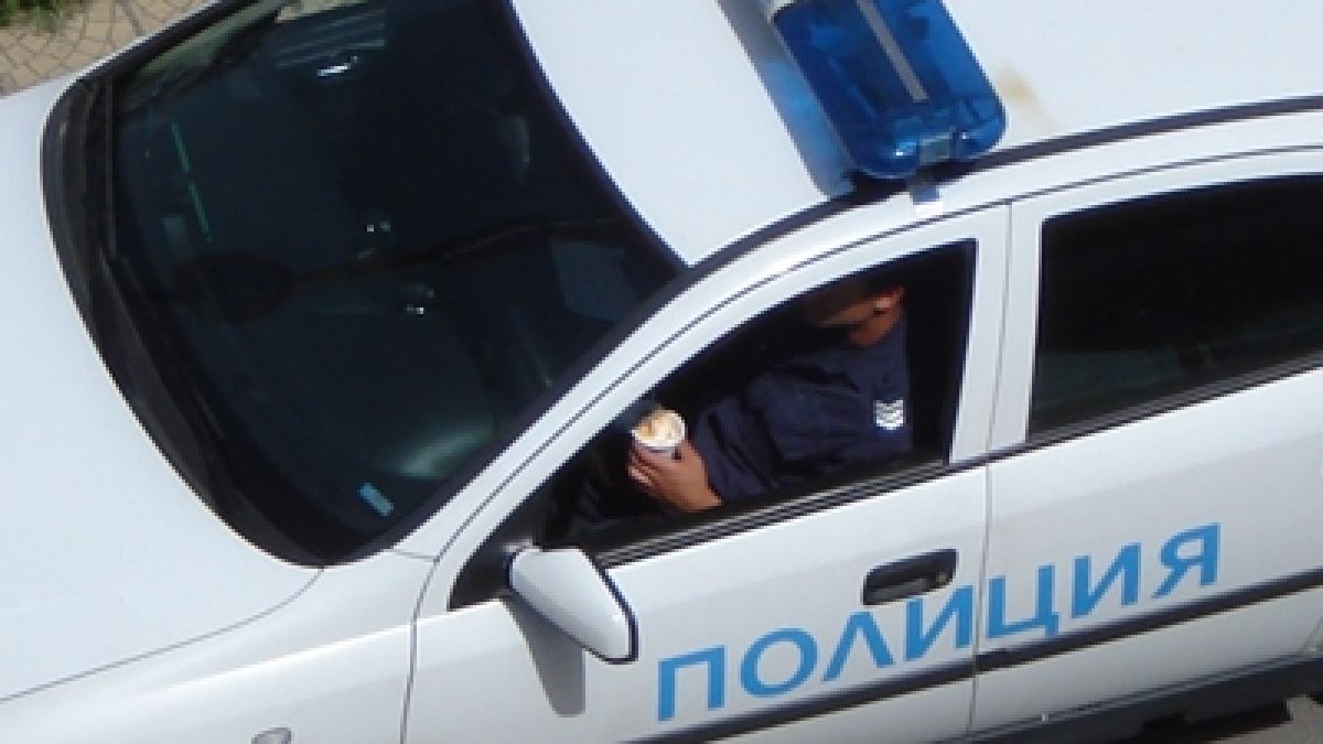 Опел се блъсна в патрулка
