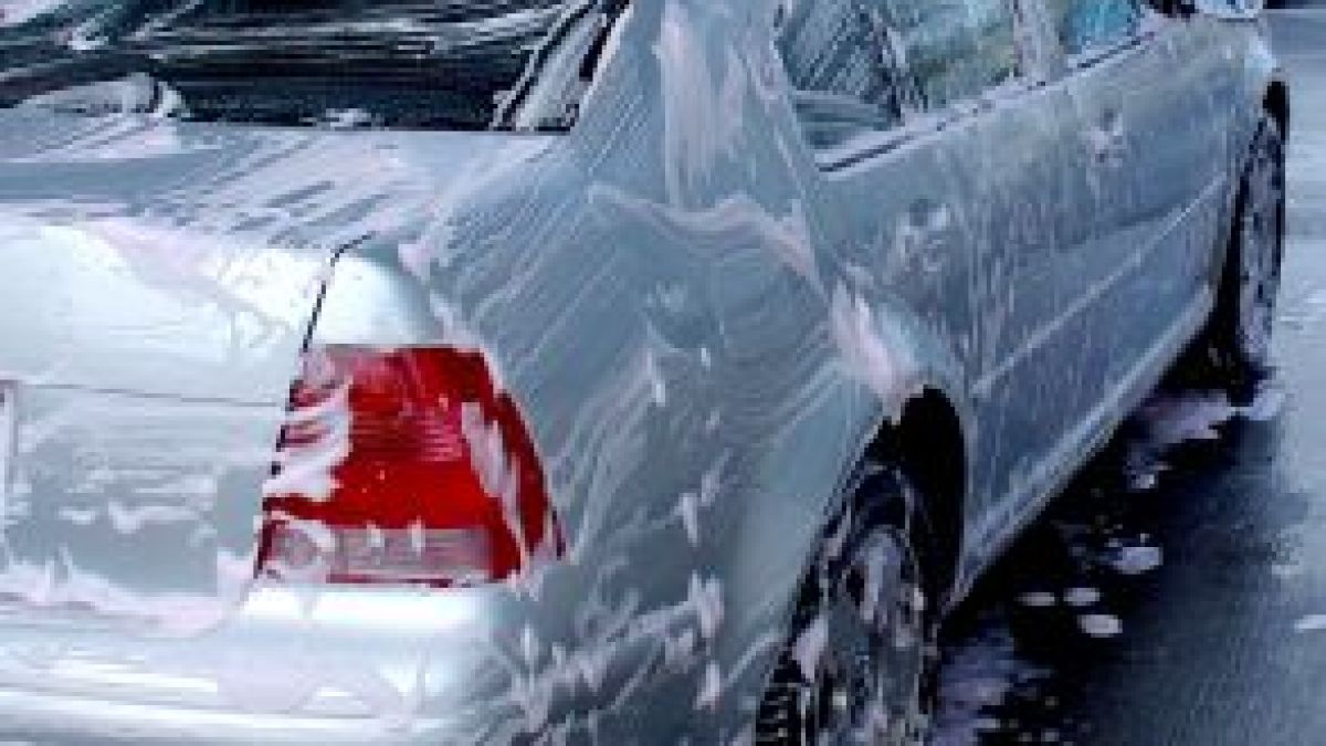 24-годишен загина при инцидент в автомивка 