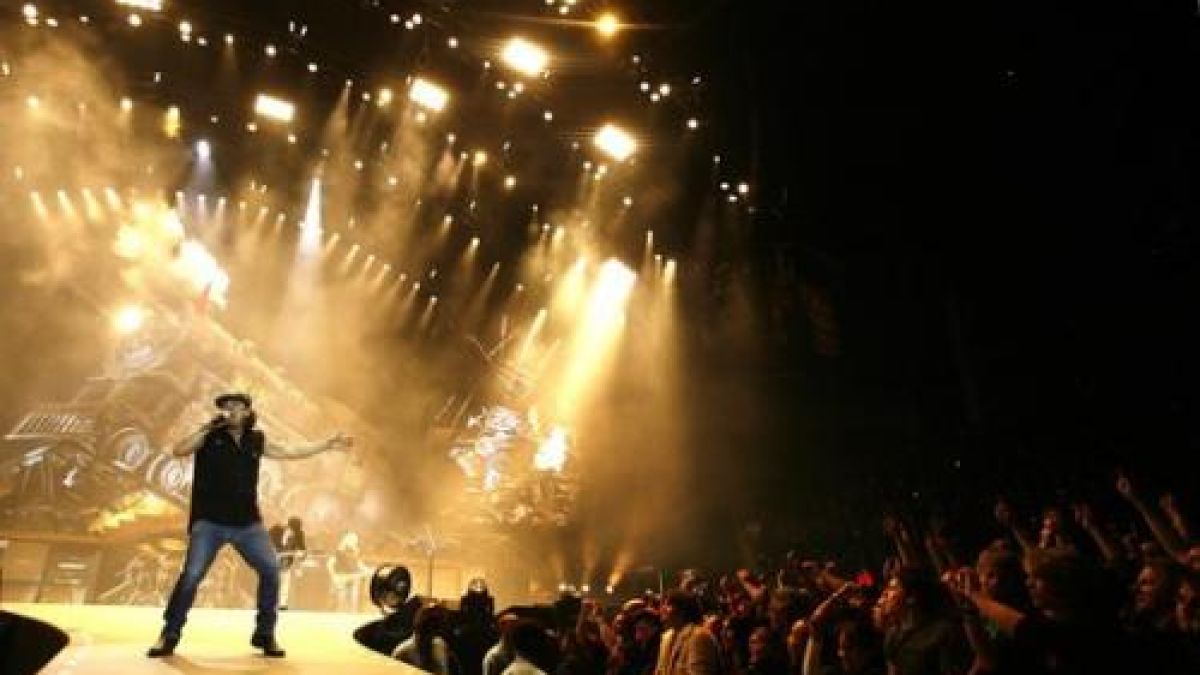 AC/DC стресираха 100-ина мюнхенци