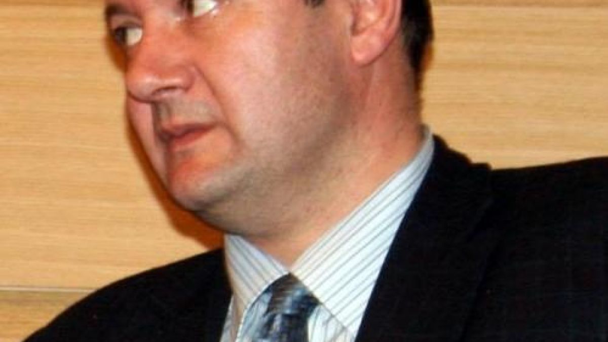 Миков не иска повече правомощия 