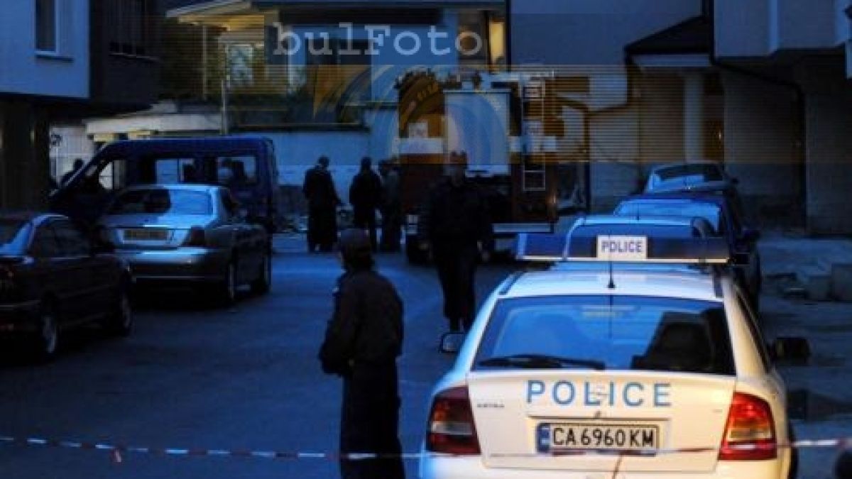 Гръмнали Занев заради коката на Поли Пантев 