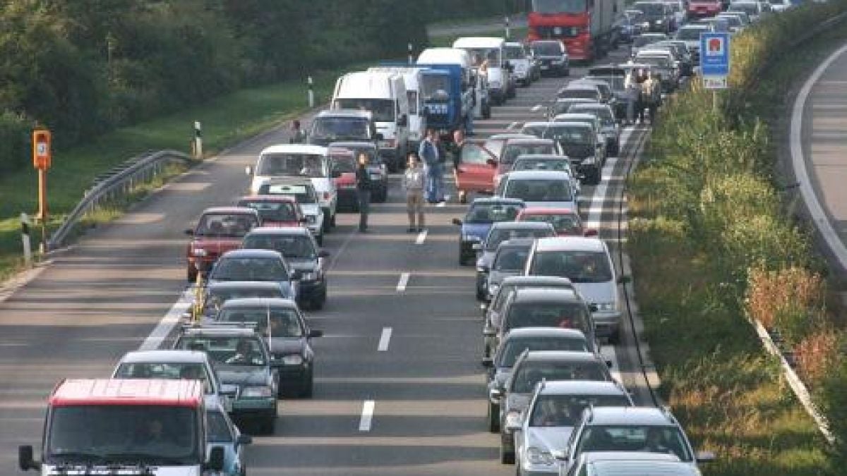 Движението по Е-79 е блокирано