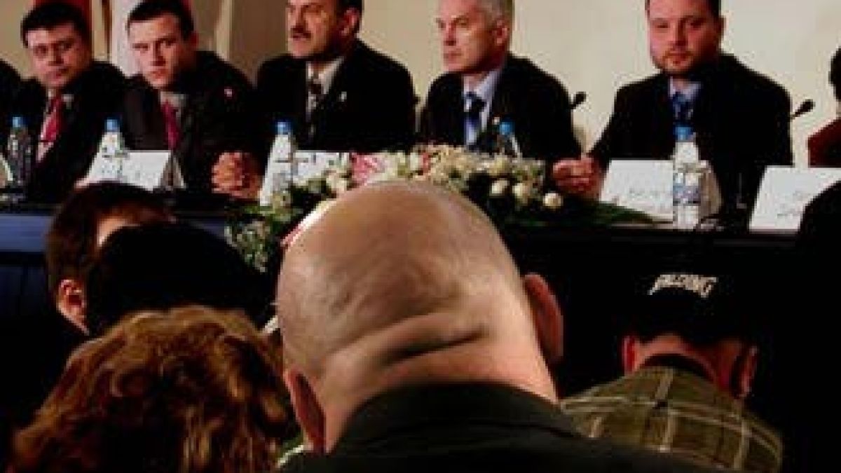 Расов, кастов, дори хомосексуален заговор? 