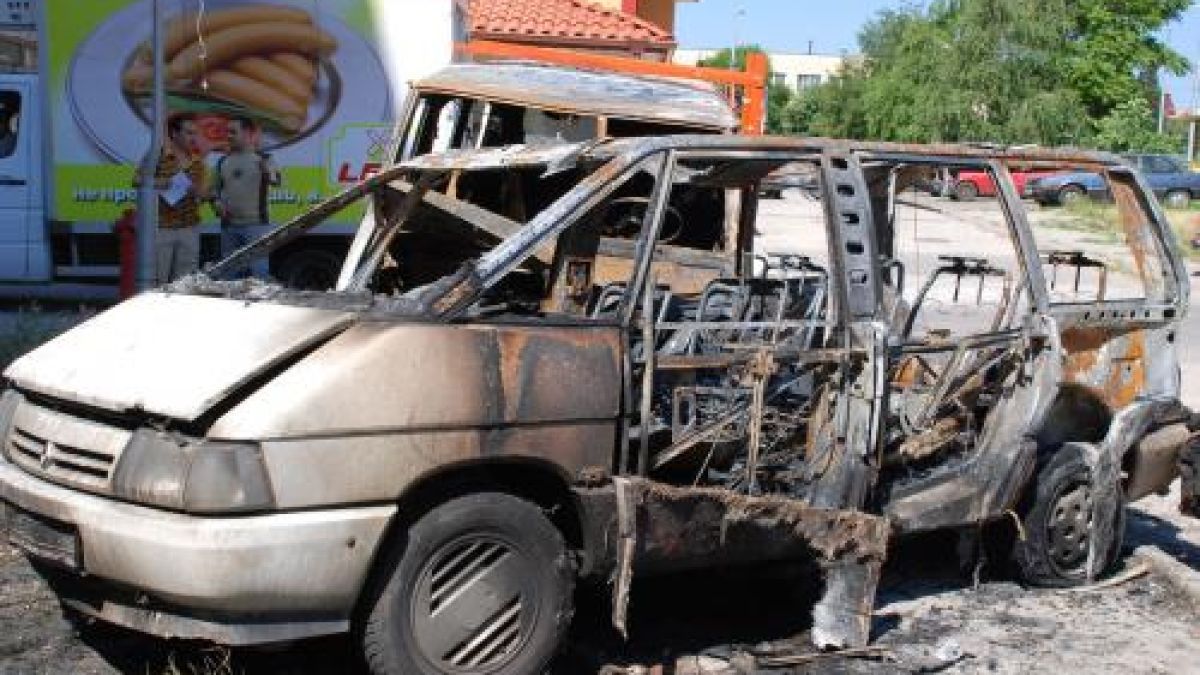 Два автомобила изгоряха в Хасково, има съмнение за умишлен палеж