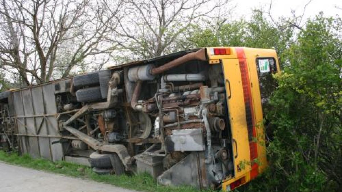 Автобусна катастрофа погуби 21 човешки живота