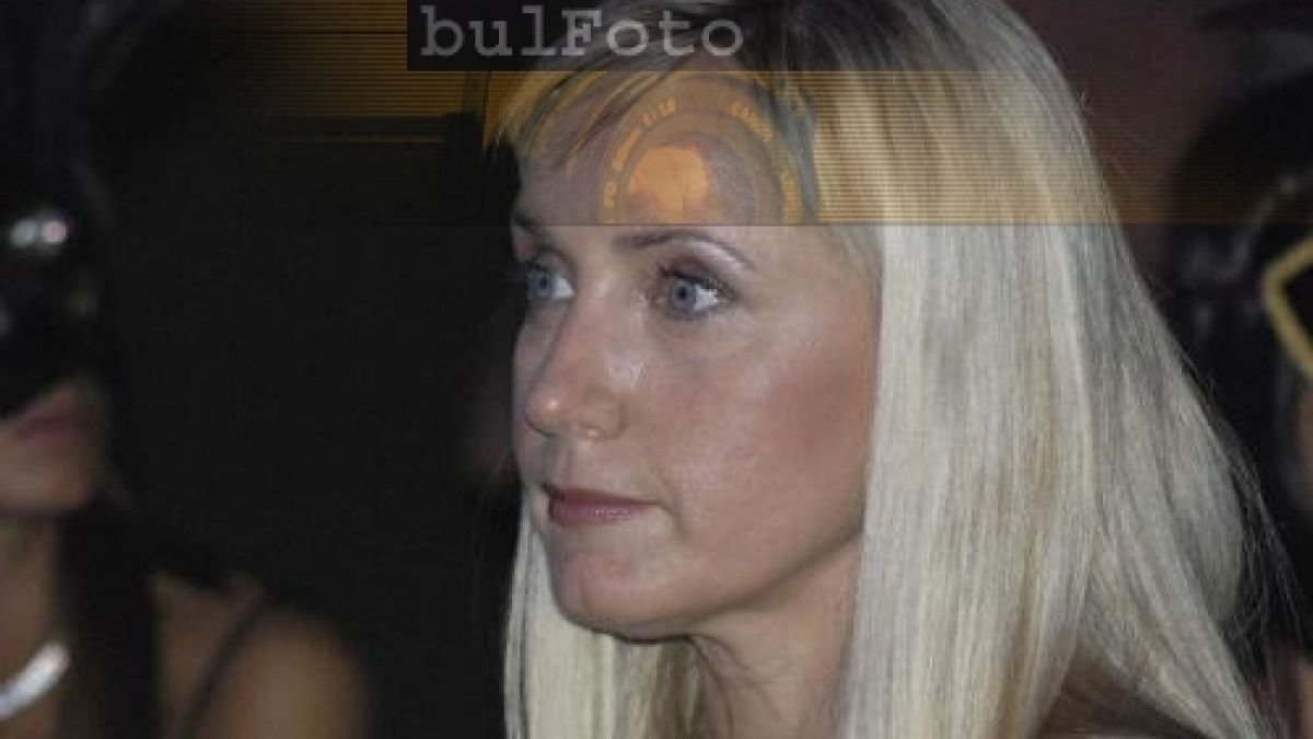 Елена Йончева: Пиратите дъвчат откупите си
