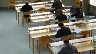 Седмокласници на изпит по български език и литература 