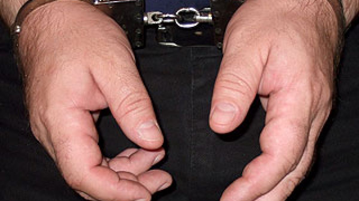 Хиперсексуален полупарализиран мъж 7 г. изнасилва трите си дъщери