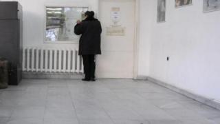 Две деца държат изпит по математика от болничната стая
