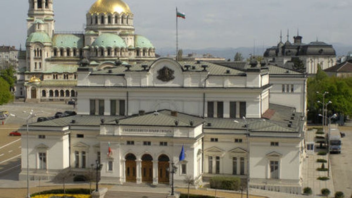 Първанов събира депутатите в парламента на 14 юли