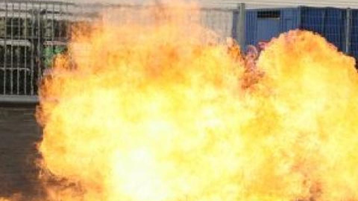 Автомобил се подпали след удар в цистерна