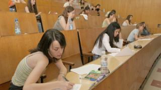 Разкриха престъпна група за купуване на изпити в УНСС 