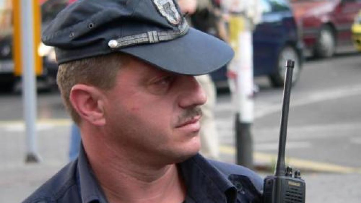 16-годишна стреля по полицай в кв.”Красна поляна” 