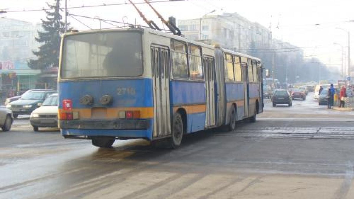 Гръм удари тролей в София 