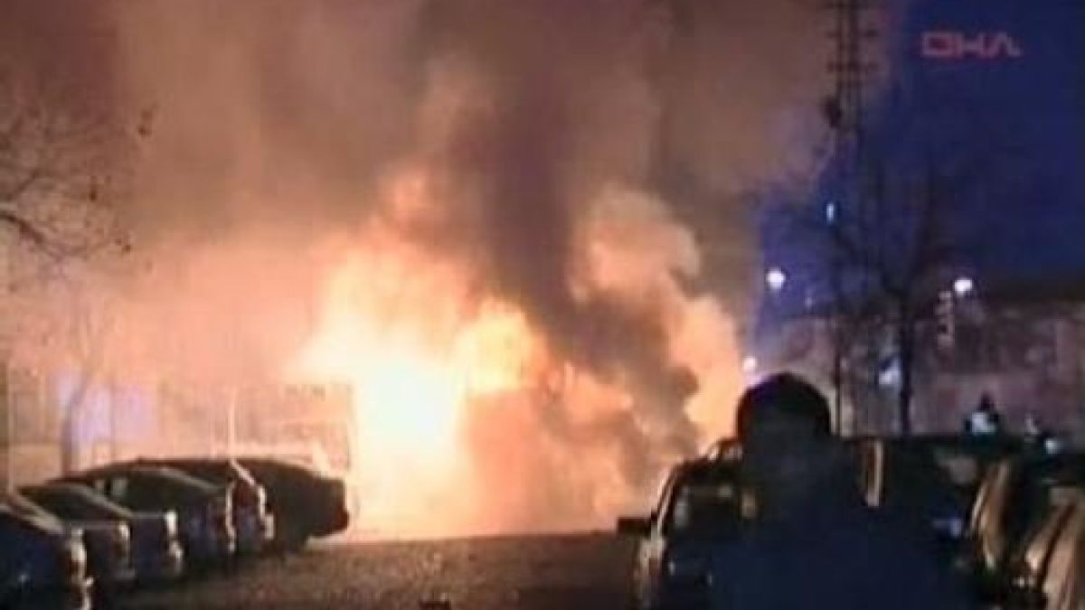 21 души загинаха след атентат над трактор