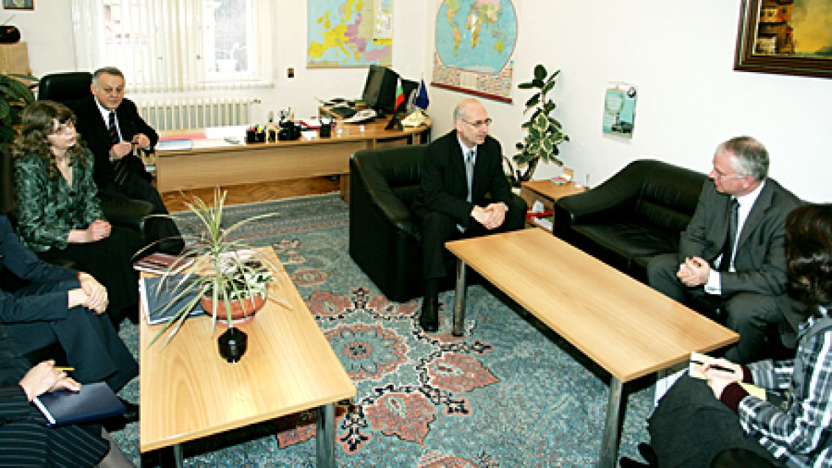 60 000 евро у главсека на парламента