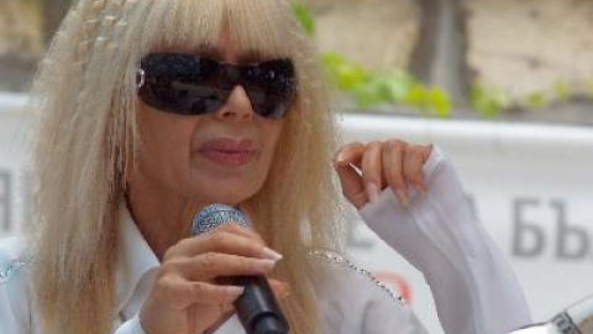 Четирима гардове пазят Лили 