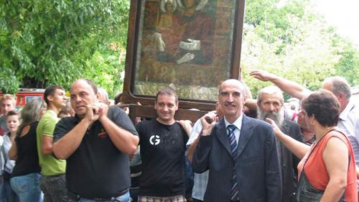 Богородица спря дъжда над Троянския манастир
