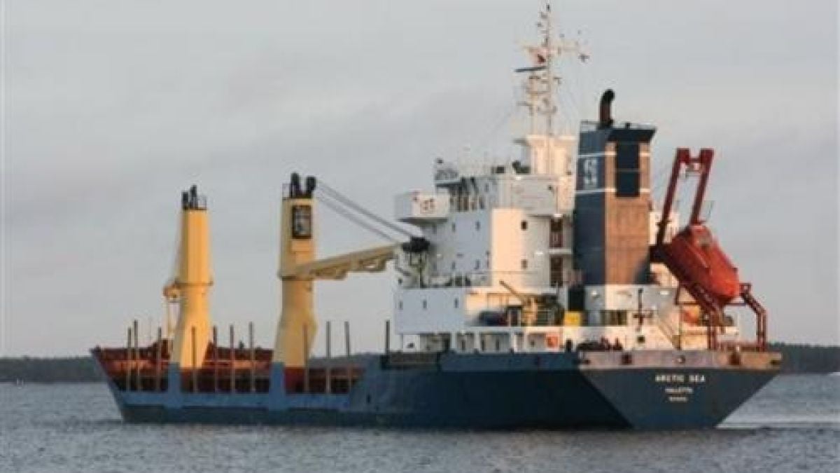 Arctic Sea жертва на пирати, 8 са арестувани