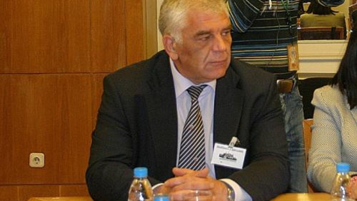 Поне четири групировки са си поделяли митниците досега
