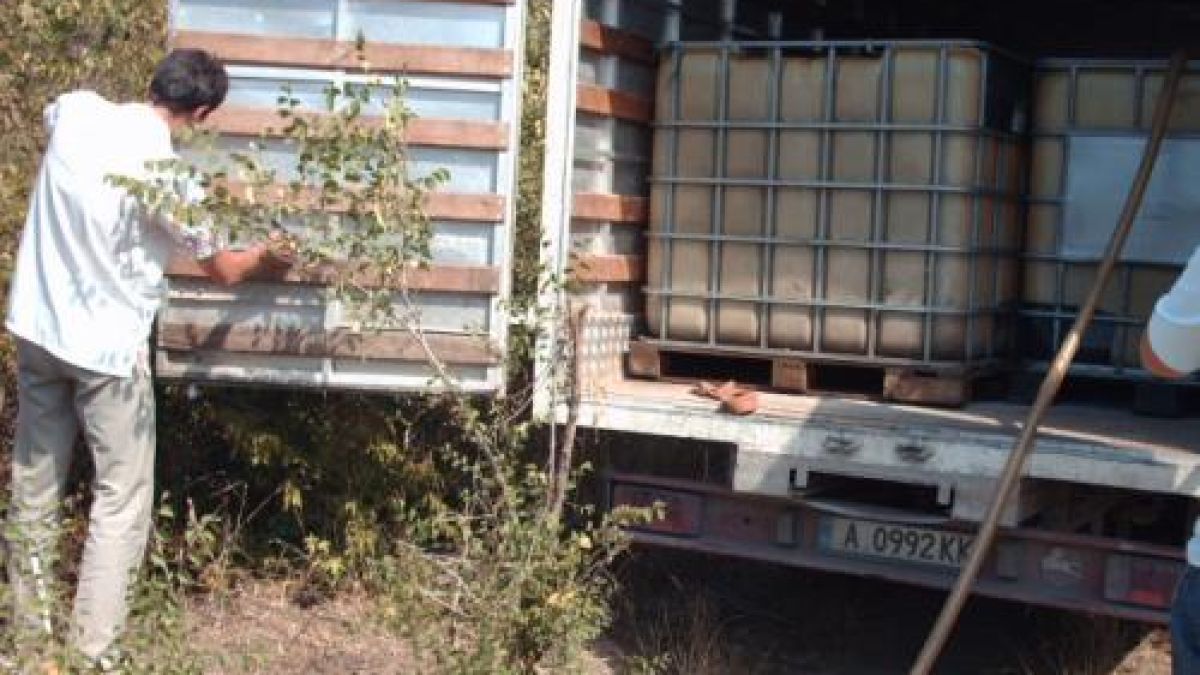 Апаши в ареста за източване на 7 тона бензин